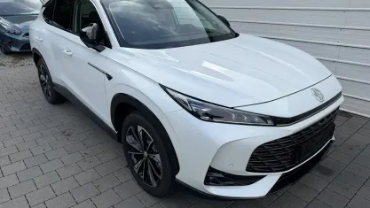 Neu MG HS Luxury 224 PS (164 kW) 2026 Pearl white SUV