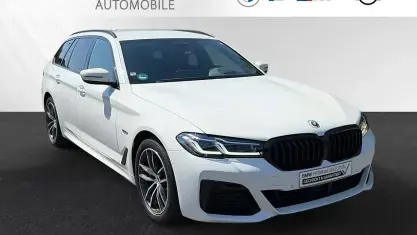 Gebraucht BMW 530e M Sport 292 PS (214 kW) 2022 Alpinweiss Kombi
