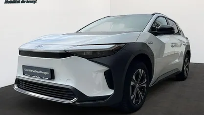 Gebraucht Toyota bZ4X Comfort 150 kW (204 PS) 2023 Weiß SUV