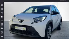 Weiß Gebraucht 2023 Toyota Aygo Kleinwagen | 13.340 € (Guter Preis)