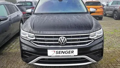 Gebraucht VW Tiguan Allspace Elegance 190 PS (139 kW) 2023 Deep black perleffekt SUV