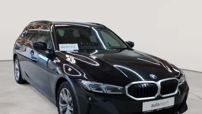 Gebraucht BMW 320 Sport Line 190 PS (139 kW) 2023 Saphirschwarz metallic Kombi