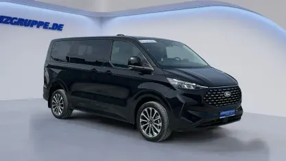 Neu Ford Tourneo Titanium X 170 PS (125 kW) 2026 Magnetic Van / Kleinbus