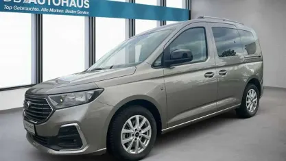 Gebraucht Ford Tourneo Connect Titanium 114 PS (83 kW) 2024 Silber Van / Kleinbus