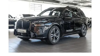 Gebraucht BMW X7 M Sport 352 PS (258 kW) 2024 Black sapphire SUV