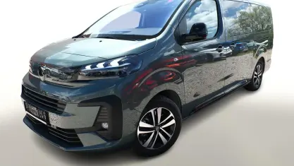 Neu Peugeot Traveller Allure 177 PS (130 kW) 2026 Kapari grün metallic Van / Kleinbus