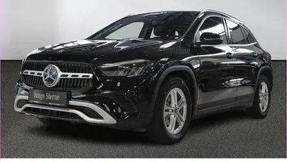 Unilack nachtschwarz Gebraucht 2024 Mercedes GLA200 SUV | 34.250 € (Guter Preis)