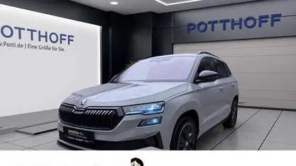 Grau Gebraucht 2024 Skoda Karoq SportLine SUV | 32.777 € (Superpreis)