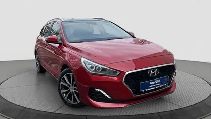 Gebraucht Hyundai i30 Premium 140 PS (102 kW) 2020 Rot Kombi