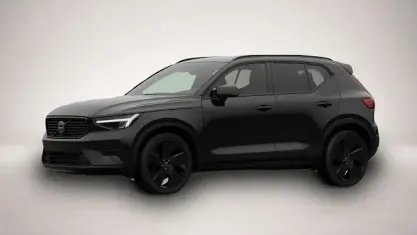 Neu Volvo XC40 Plus 163 PS (119 kW) 2026 Schwarz SUV