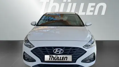 Gebraucht Hyundai i30 Select 120 PS (88 kW) 2022 Weiß Limousine