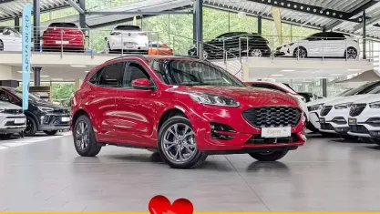 Gebraucht Ford Kuga ST-Line 152 PS (111 kW) 2022 Rot metallic SUV