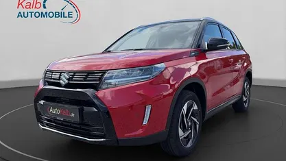 Bright red/cosmic black pearl Neu 2025 Suzuki Vitara Comfort+ SUV | 27.999 € (Fairer Preis)
