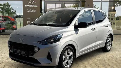 Gebraucht Hyundai i10 GO! 67 PS (49 kW) 2023 Sleek silver Kleinwagen