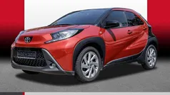 Chili red perleffekt/ night sky black Gebraucht 2022 Toyota Aygo Basis Kleinwagen | 17.489 € (Fairer Preis)