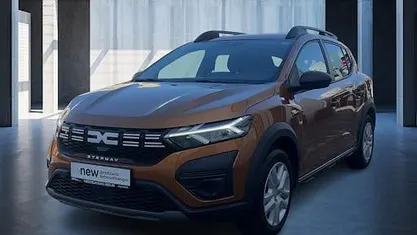 Usata Dacia Sandero Essentiel 101 CV (74 kW) 2024 Arancione Berlina