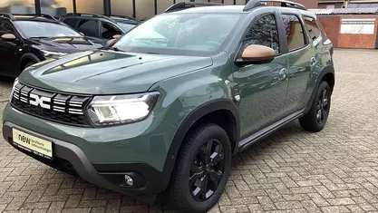 Safarigrüngrau Gebraucht 2024 Dacia Duster Extreme SUV | 18.890 € (Fairer Preis)