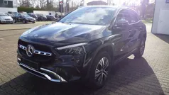 Kosmosschwarz metalliclack Gebraucht 2023 Mercedes GLA200 Advanced SUV | 37.900 € (Fairer Preis)