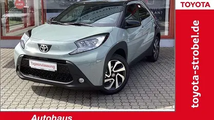 Urban khaki / night sky black Neu 2025 Toyota Aygo X SUV | 17.680 € (Fairer Preis)