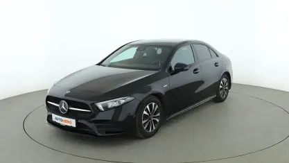 Gebraucht Mercedes A200 AMG line 163 PS (119 kW) 2022 Schwarz Limousine