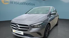 Grau Gebraucht 2019 Mercedes B250 Van / Kleinbus | 25.799 € (Fairer Preis)