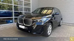Saphirschwarz metallic Gebraucht 2023 BMW iX1 M Sport SUV | 42.349 € (Fairer Preis)