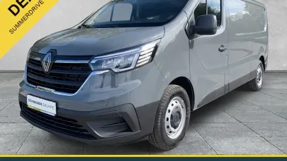 Neu Renault Trafic Komfort 150 PS (110 kW) 2025 Grau (städtisches grau) Van / Kleinbus
