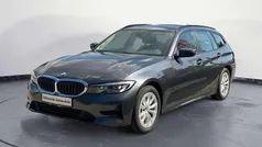 Grau Gebraucht 2022 BMW 318 Advantage Kombi | 21.860 € (Fairer Preis)