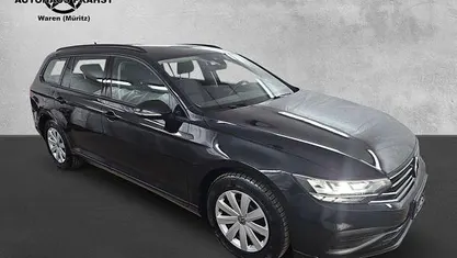 Deep black perleffekt (metallic) Gebraucht 2022 VW Passat Kombi | 19.990 € (Superpreis)