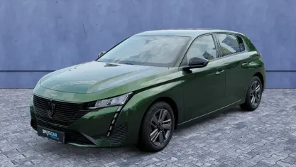 Gebraucht Peugeot 308 Active 131 PS (96 kW) 2024 Grün Limousine