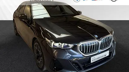 Gebraucht BMW 520 M Sport 197 PS (144 kW) 2025 Sophistograu brillanteffekt metallic Limousine