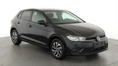 Deep black perleffekt Gebraucht 2024 VW Polo Life Kleinwagen | 20.945 € (Fairer Preis)