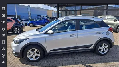 Gebraucht Hyundai i20 Active 101 PS (74 kW) 2016 Sleek silver metallic Kleinwagen