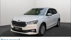 Candyweiss Gebraucht 2024 Skoda Fabia Essence Limousine | 15.876 € (Superpreis)