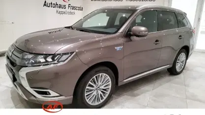 Gebraucht Mitsubishi Outlander P-HEV Plus 224 PS (164 kW) 2021 Braun SUV