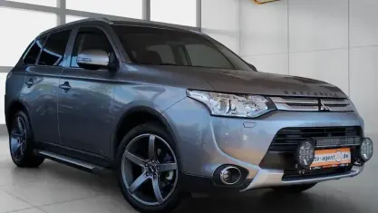 Gebraucht Mitsubishi Outlander Intense 199 PS (146 kW) 2014 Platinum grau metallic SUV