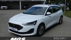 Weiß (frost weiß) Gebraucht 2023 Ford Focus Titanium Kombi | 20.950 € (Guter Preis)