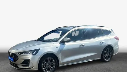 Moondust silver (metallic) Gebraucht 2023 Ford Focus ST-Line Kombi | 19.503 € (Guter Preis)