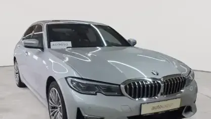 Gebraucht BMW 330 Luxury Line 258 PS (189 kW) 2020 Glaciersilber metallic Limousine