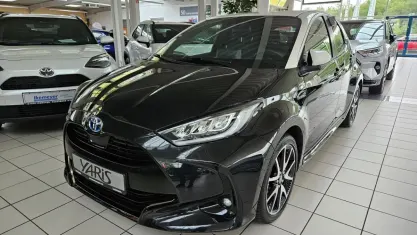 Gebraucht Toyota Yaris Hybrid Style 116 PS (85 kW) 2021 Mysticschwarz mica Kleinwagen