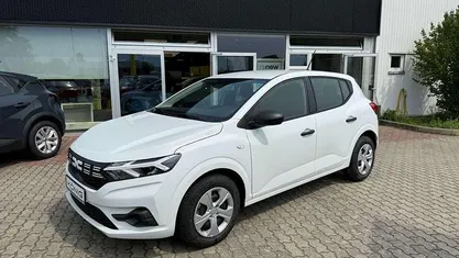 Arktisweiß Gebraucht 2025 Dacia Sandero Essentiel Limousine | 14.949 € (Guter Preis)