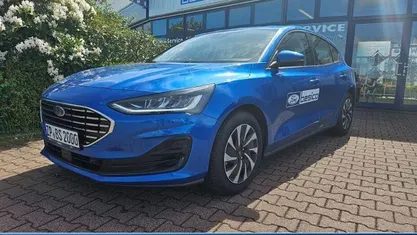 Desert island blue metallic (blau) Gebraucht 2025 Ford Focus Titanium Limousine | 23.890 € (Fairer Preis)