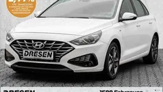 Weiss Gebraucht 2022 Hyundai i30 Trend Limousine | 18.490 € (Fairer Preis)