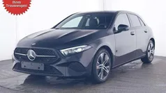 Metalliclack kosmossc... Gebraucht 2024 Mercedes A180 Night Limousine | 30.888 € (Fairer Preis)