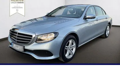 Gebraucht Mercedes E220 194 PS (142 kW) 2016 Diamantsilber Limousine