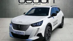 Lack weiss perlglänzend/typ au Gebraucht 2023 Peugeot e-2008 Allure SUV | 22.900 € (Fairer Preis)
