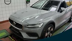 Grau Gebraucht 2023 Volvo V60 CC Plus Kombi | 36.850 € (Guter Preis)