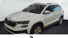 Weiss Gebraucht 2024 Skoda Karoq Selection SUV | 30.977 € (Guter Preis)