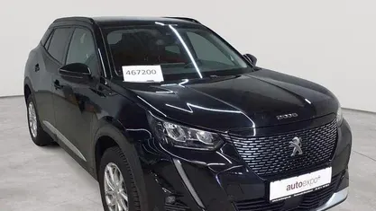 Gebraucht Peugeot 2008 Allure 131 PS (96 kW) 2021 Perla nera metallic SUV