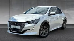 Met. perlmutt weiß Gebraucht 2021 Peugeot e-208 Allure Kleinwagen | 16.840 € (Fairer Preis)